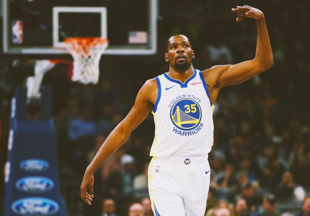 关于瓦伦西亚训练开放日，今夜回应争议引欢呼，NBA季后赛在即，细节决定成败的信息-Nine Games