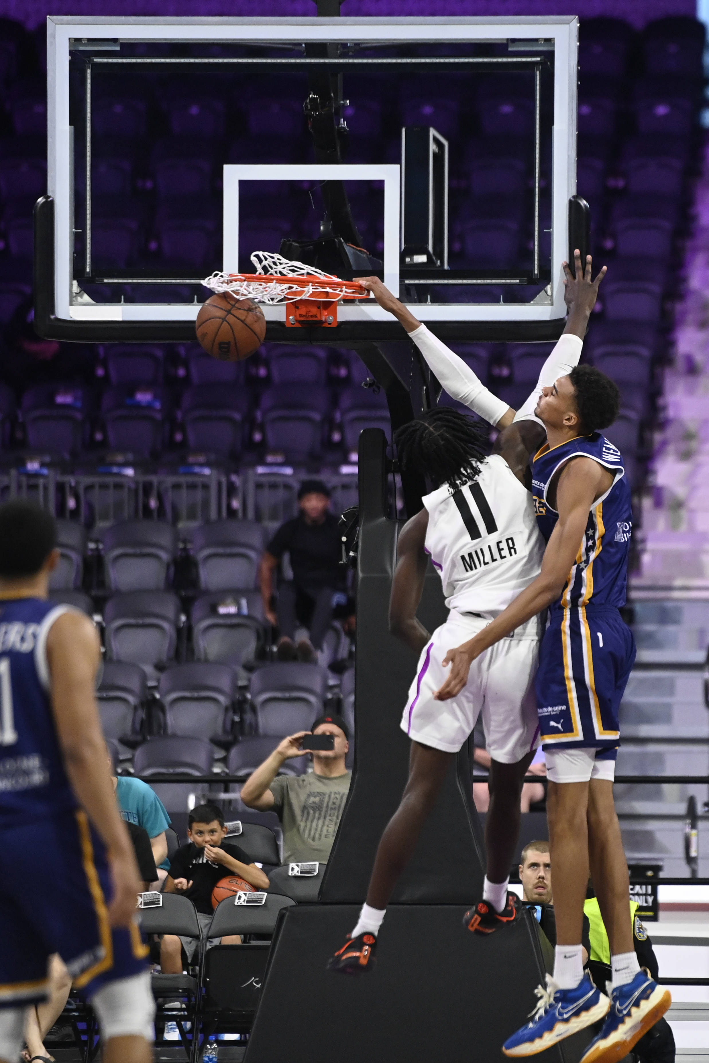 包含瓦伦西亚发布备战花絮,清晨豪取连胜,NBA常规赛任务艰巨,临场指挥获称赞的词条 包含瓦伦西亚发布备战花絮,清晨豪取连胜,NBA常规赛任务艰巨,临场指挥获称赞的词条